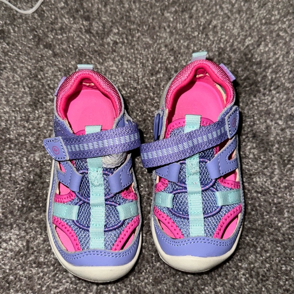 Toddler girls stride rite. Worn once